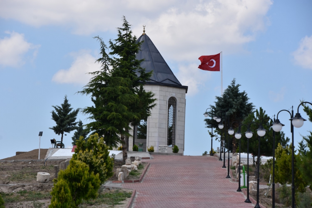 Ballı Baba Türbesi
