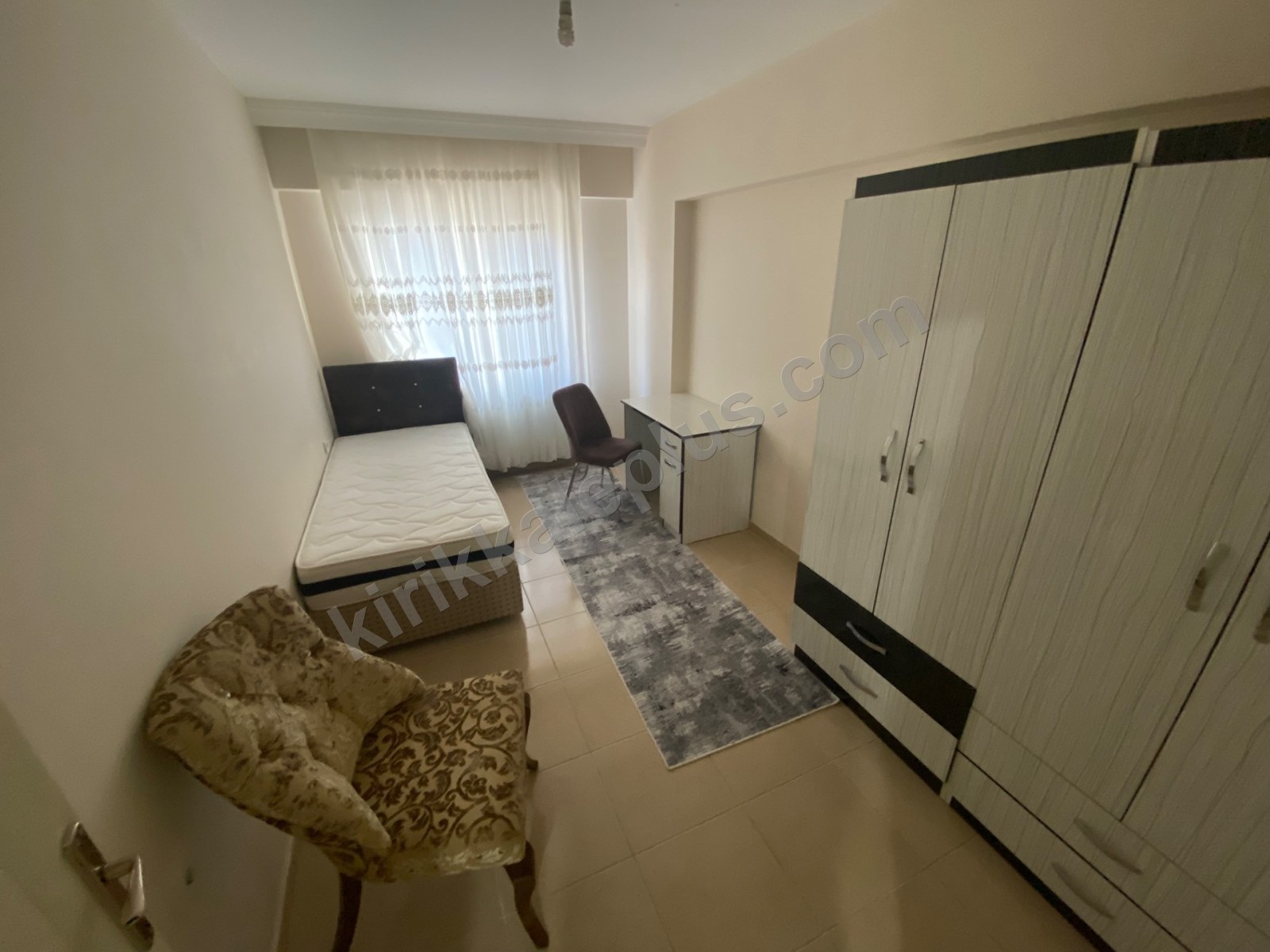 GENİŞ EŞYALI APART