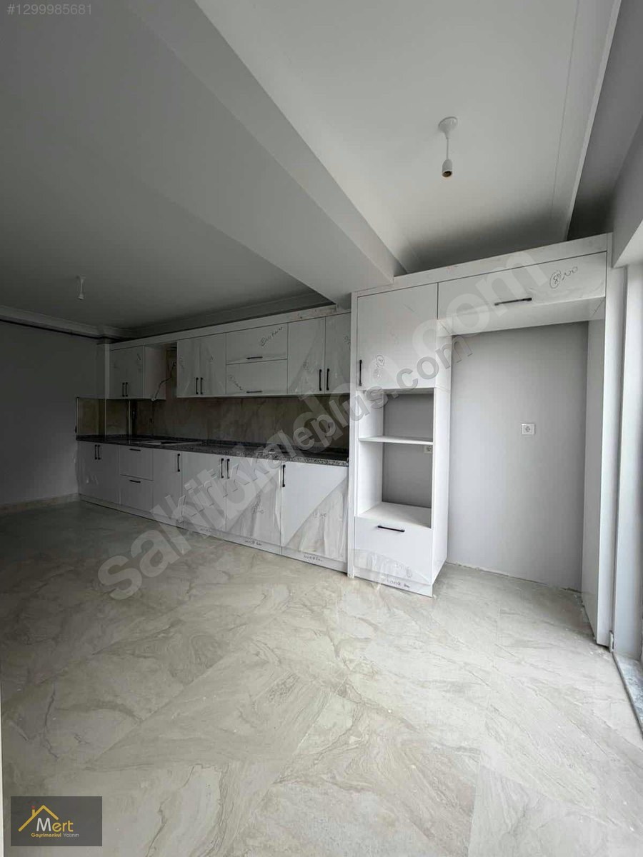 ÇALILIÖZ MAH. CADDE ÜSTÜNDE KÖŞE BAŞI ARAKAT 3+1 SIFIR DAİRE