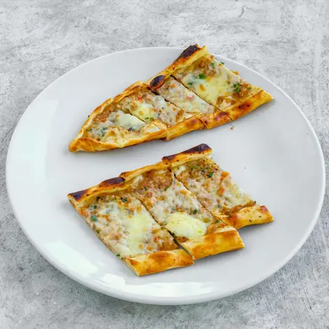 Kıymalı Yumurtalı Pide