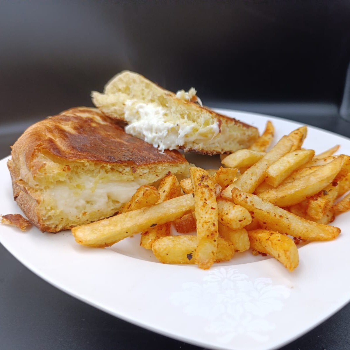 Beyaz Peynirli Bazlama Tost ( Yarım) (Double ölçü)