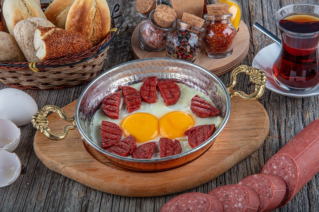 Sucuklu Yumurta
