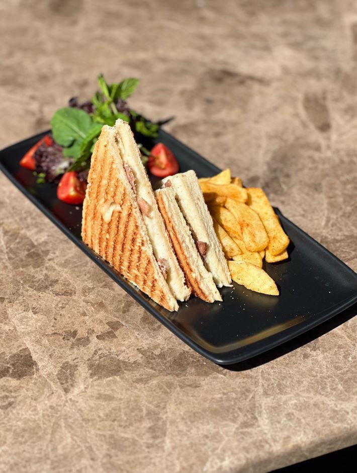Kavurmalı Tost