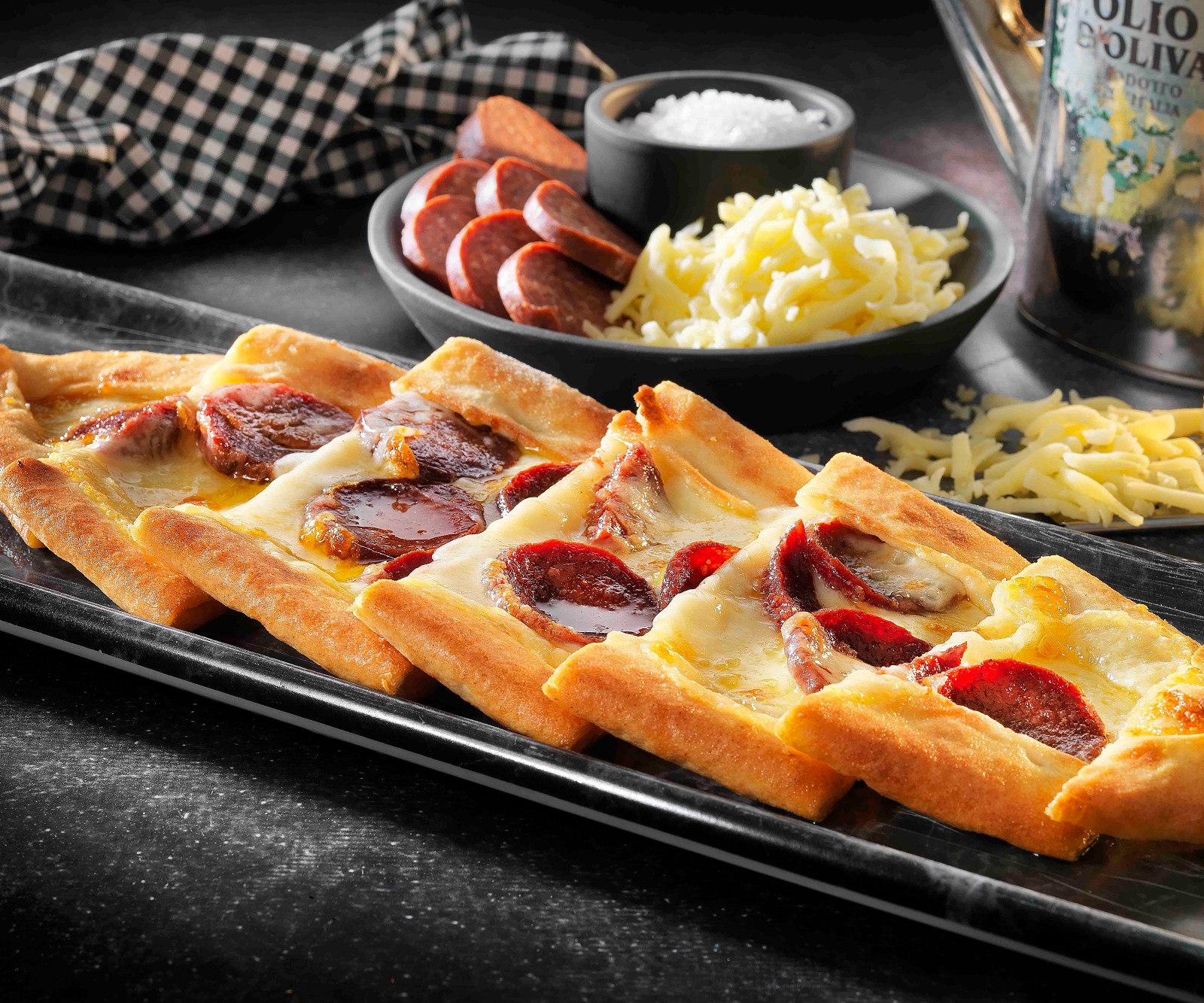 Kaşarlı Sucuklu Pide