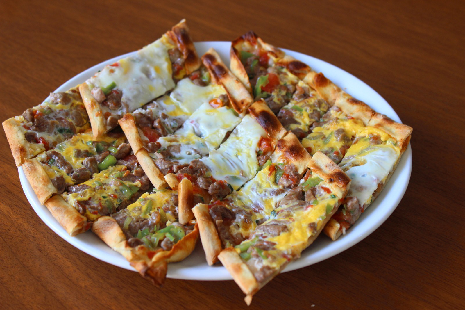 Kuşbaşı Kaşarlı Yumurtalı Pide