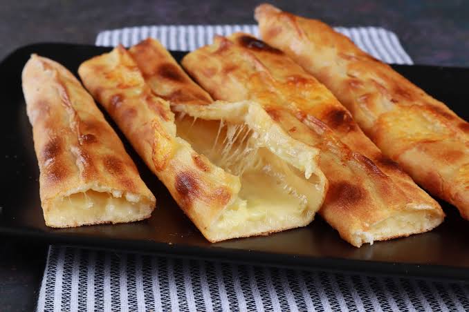 Kapalı kaşarlı pide