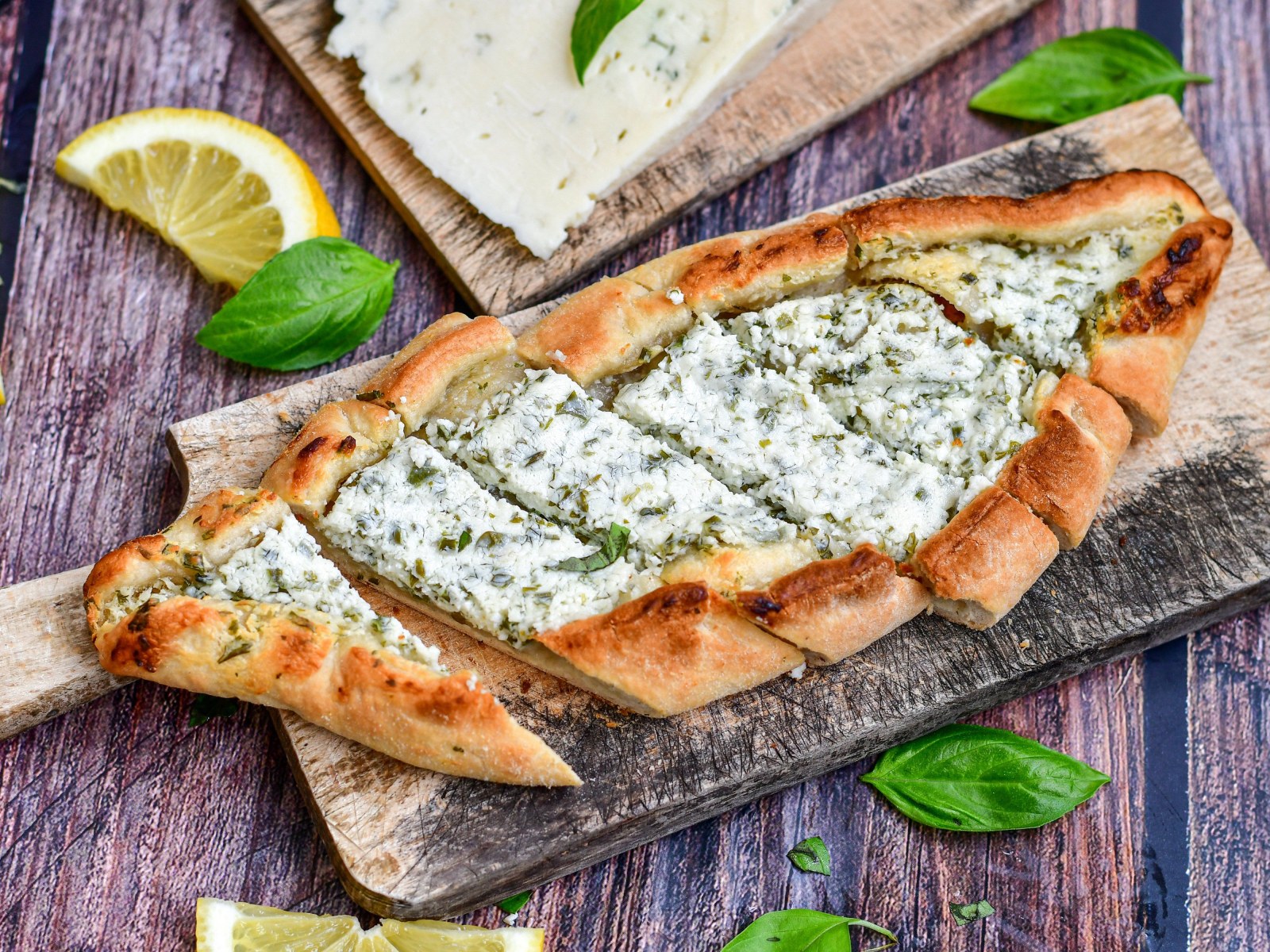Peynirli Kastamonu kapalı pide