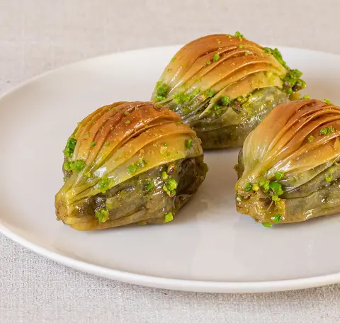 Fıstıklı Midye Baklava (4 Adet)