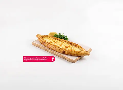 kuşbaşı üstü kaşarlı pide