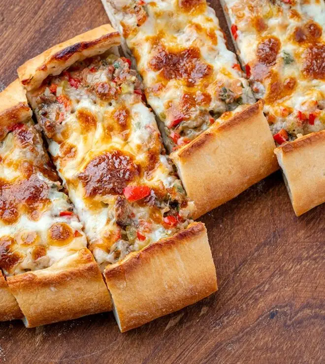 Kuşbaşılı kaşarlı pide
