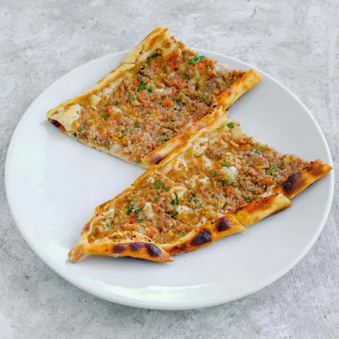 Sade Kıymalı Kekikli Pide