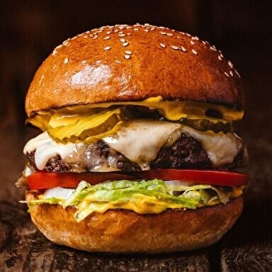 By Mir Köri Soslu Et Burger